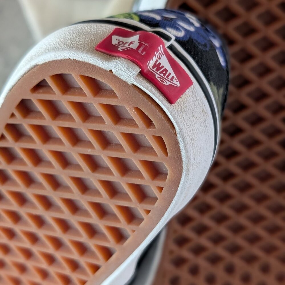 Vans Classic Slip-On Fruit Skull Shoes – Unisex Size 7.5 - - Picture 6 of 6